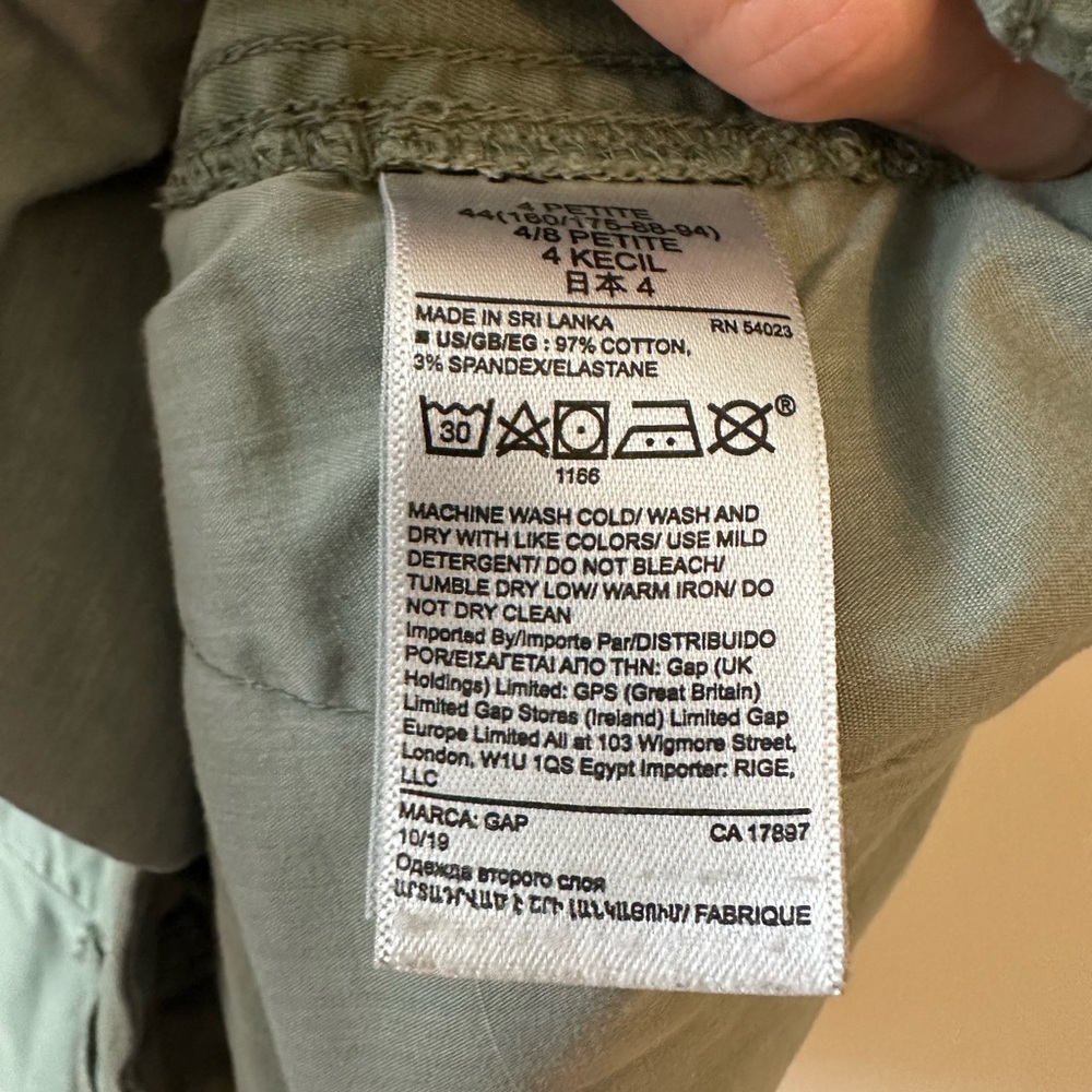 GAP Women's Green Shorts - Picture 4 of 4